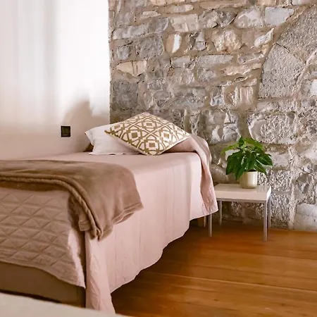 Luxury And Modern - Mq 270 - In The Heart Of *