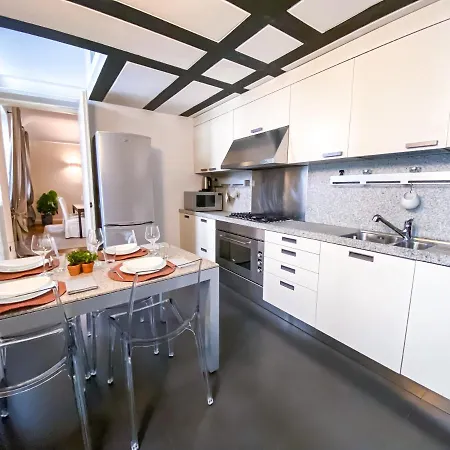 Luxury And Modern - Mq 270 - In The Heart Of Apartment Como