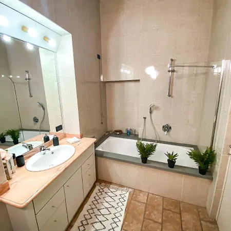 Luxury And Modern - Mq 270 - In The Heart Of